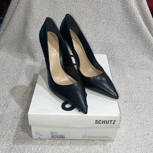 Schutz “Lou” deluxe Napa Color: Black Size:9